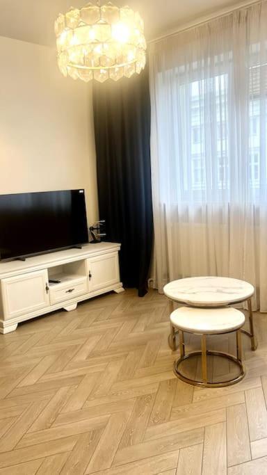 B&W Luxurious Apartment In The Heart Of Βρότσλαβ Εξωτερικό φωτογραφία